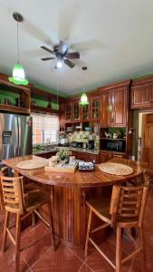 Η κουζίνα ή μικρή κουζίνα στο Casa LuzLago-Lago de Yojoa +50 φωτογραφίες