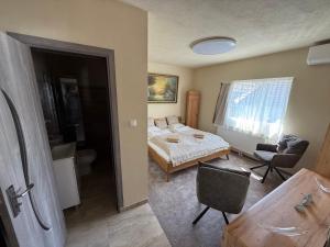 a bedroom with a bed and a bathroom at Bee house 12 in Odorheiu Secuiesc