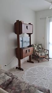 Televisyen dan/atau pusat hiburan di Apartamento frente ao mar!!!