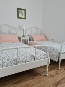 two beds sitting next to each other in a bedroom at Apartments with parking space Opric, Opatija - 7695 in Opric