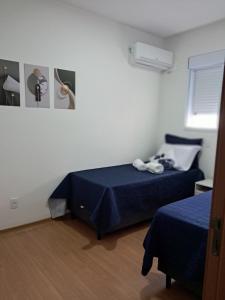 a bedroom with two beds with blue sheets at Apartamento de 2 quartos - 900m da Praia! in Cabedelo +49 photos