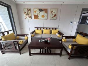 Χώρος καθιστικού στο Yihuju 3-Bedroom, 2-Living Room Suite