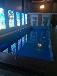 Bazén v ubytování Baoly Clark Residence nebo v jeho okolí