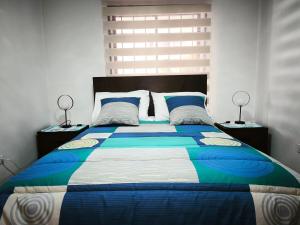 Ένα ή περισσότερα κρεβάτια σε δωμάτιο στο Comfortable Suite -San Blas near Basilica of Quito