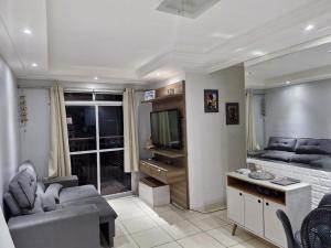 a living room with a couch and a television at Apartamento de 3 quartos para COP 30 in Ananindeua