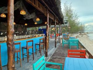 Φυσικό τοπίο κοντά σε οργανωμένο κάμπινγκ +28 φωτογραφίες