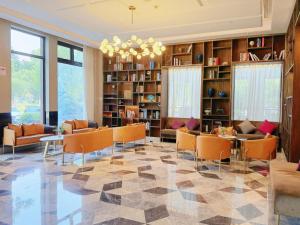 Khu vực ghế ngồi tại Mercure Shanghai Jiuting