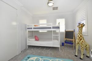 Postel nebo postele na pokoji v ubytování San Remo Resort pool air con home theatre + 11 fotografií