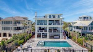an aerial view of a house with a swimming pool at 710 Ocean Boulevard AvantStay Oceanfront Private Pool Rooftop Deck in Mount Pleasant