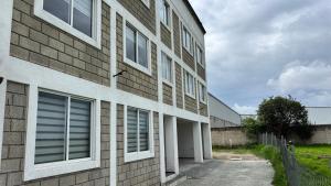 Το κτήριο όπου στεγάζεται  το διαμέρισμα