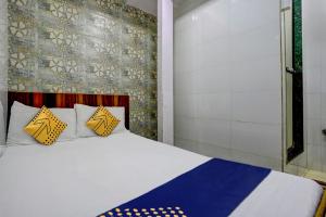 Ένα ή περισσότερα κρεβάτια σε δωμάτιο στο Hotel O Gulzar Masjid Bunder Railway Station