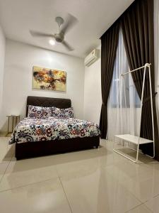 Postel nebo postele na pokoji v ubytování D pristine 4 bedder sea view condo opp legoland