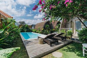Bazén v ubytování Sunshine Village Canggu nebo v jeho okolí