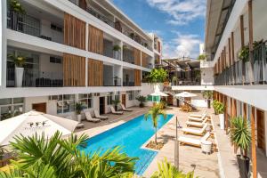 Bazén v ubytování Tucan Suites Tarapoto - Hotel Asociado Casa Andina nebo v jeho okolí