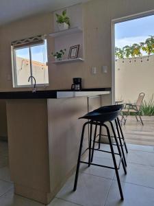 a kitchen with a counter and a bar stool at Casa Alta California in Tlajomulco de Zúñiga