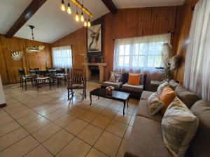 a living room with a couch and a table at Cabaña Traslomita in Mazamitla