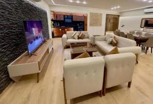 Μια τηλεόραση ή/και κέντρο ψυχαγωγίας στο mkoooo otl