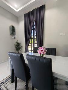 Χώρος καθιστικού στο ISA Homestay Kuala Terengganu