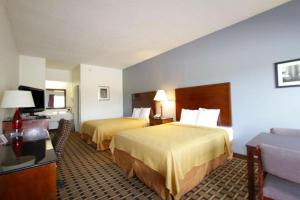 Postel nebo postele na pokoji v ubytování Americas Best Value Inn Kinston + 34 fotografií