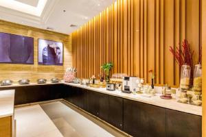 a restaurant with a counter with aasteryasteryasteryasteryasteryasteryasteryasteryastery at Jinjiang Inn Select Xixian New Distict Century Avenue in Xianyang