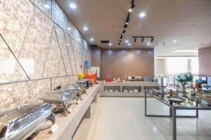 a restaurant with several tables in a large room at James Joyce Coffetel·Changchun Railway Station in Changchun