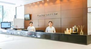 two women sitting at a counter in a salon at City Comfort Inn Nanning Minzhu Road Guangxi Dianwang in Nanning