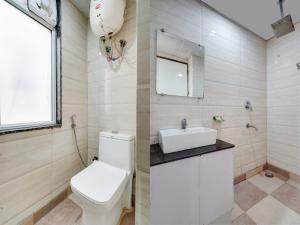 a bathroom with a toilet and a sink at Hotel King Near Delhi Airport in New Delhi +20 photos