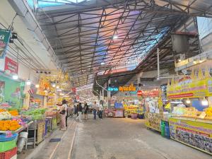 Супермаркет или другие магазины в хостеле или поблизости