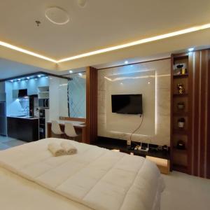 Μια τηλεόραση ή/και κέντρο ψυχαγωγίας στο Seven Living Tamansari Tera Residence