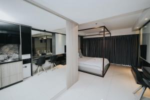 Ένα ή περισσότερα κρεβάτια σε δωμάτιο στο Seven Living Tamansari Tera Residence