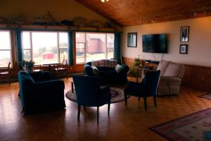 The lounge or bar area at Brier Island Lodge
