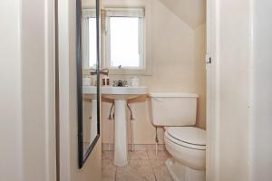 Ein Badezimmer in der Unterkunft Gower Guest House