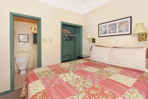 Ein Bett oder Betten in einem Zimmer der Unterkunft Gower Guest House
