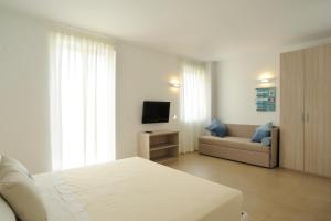 TV tai viihdekeskus majoituspaikassa Residence San Marco Suites&Apartments Alassio