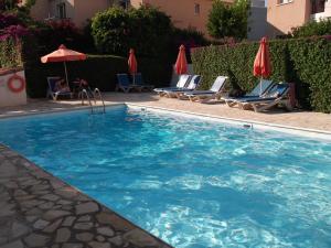 Het zwembad bij of vlak bij The Paphos Pafia 2 Apartment