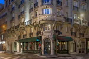 a large building with a la cite sign on it at La Clef Louvre Paris by The Crest Collection in Paris