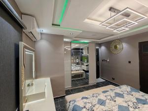 Fotografie z fotogalerie ubytování The Noire Haven - Modern Home with Fast Wi-Fi v destinaci Lekki + 31 fotografií