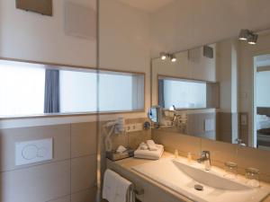 Koupelna v ubytování Hotel Seepark Garni + 37 fotografií