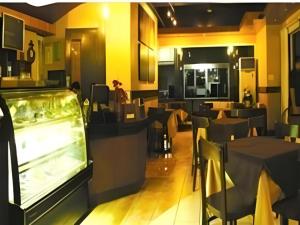 a restaurant with a fish tank in the middle of a dining room at Soledad Suites in Tagbilaran City