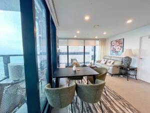 Χώρος καθιστικού στο Harbour Views W Pool, Gym, Sauna Near Sky Tower