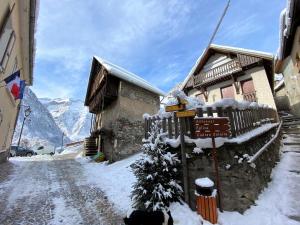 a sign in the snow next to a building at Chalet Pitu - 1-6 People in Vénosc