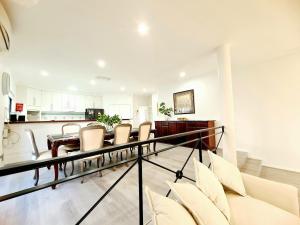 Posezení v ubytování Mount Pleasant Wellness Retreat Infrared Sauna Massage RiverWalk + 23 fotografií