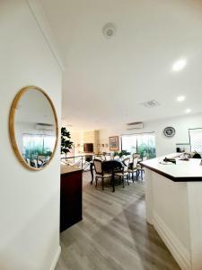 Fotografie z fotogalerie ubytování Mount Pleasant Wellness Retreat Infrared Sauna Massage RiverWalk v destinaci Perth