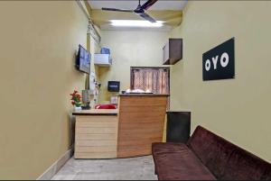 a restaurant with a counter with a cash register at Hotel O Palasuni Bridge Bhubaneswar Formerly Ganpat in Mancheshwar
