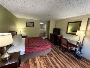 a hotel room with a bed and a desk at Kiteville Bradford in Bradford