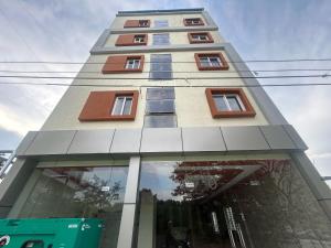Bangunan di mana terletaknya hotel +4 gambar