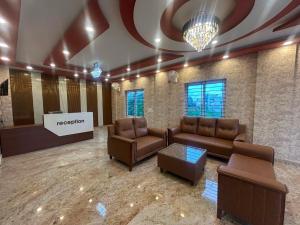 Ruang duduk di Hotel O Airport Nest