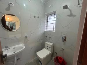 Bilik mandi di Hotel O Airport Nest
