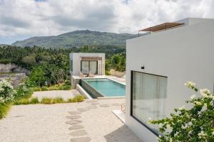 a house on a hill with a swimming pool at Cliffside Haven in Nusa Penida in Nusa Penida