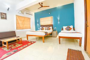 Postel nebo postele na pokoji v ubytování FabHotel Benz Destination - 700m Candolim Beach